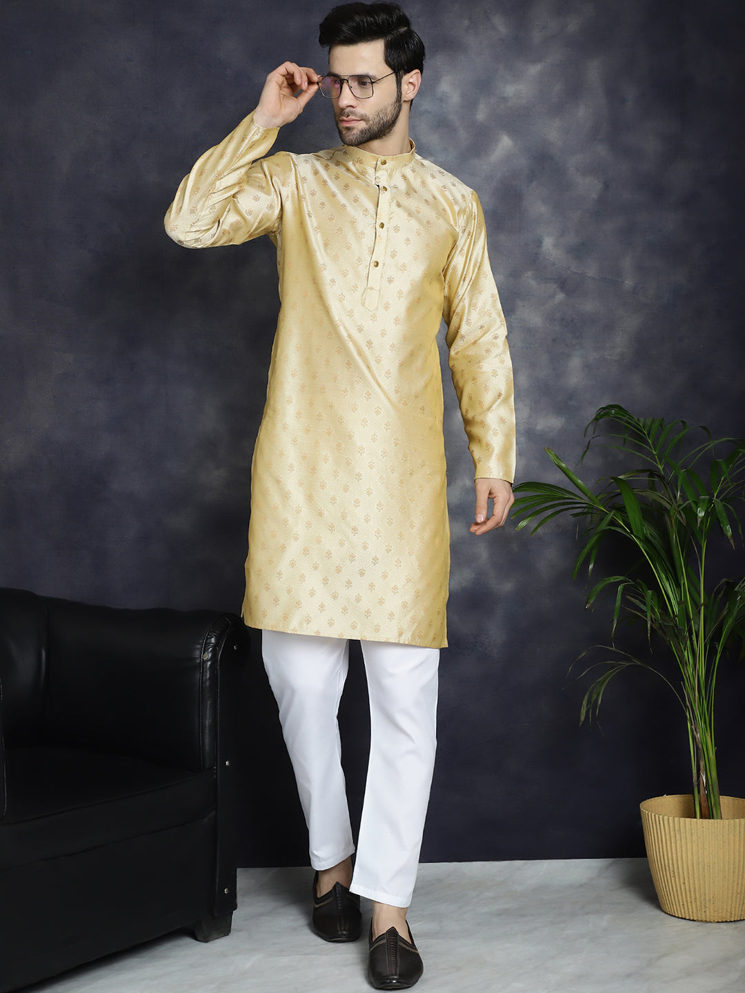 Men's Woven Design Silk Blend Kurta with Pyjama - Taantav