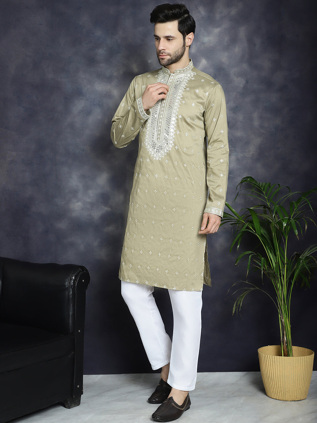 Men's Sequins Embroidered Kurta Pyjama Set - Taantav