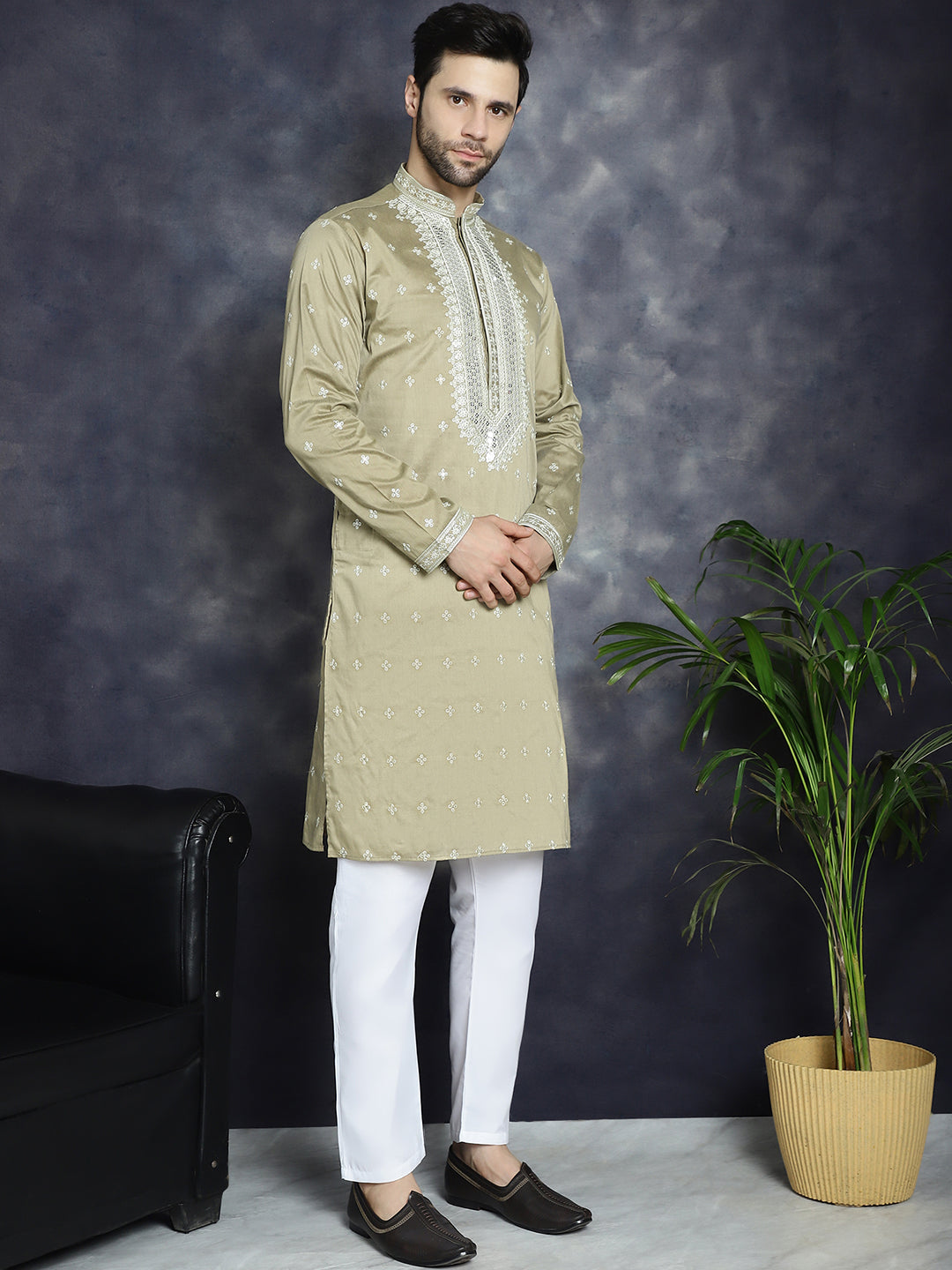 Men's Sequins Embroidered Kurta Pyjama Set - Taantav