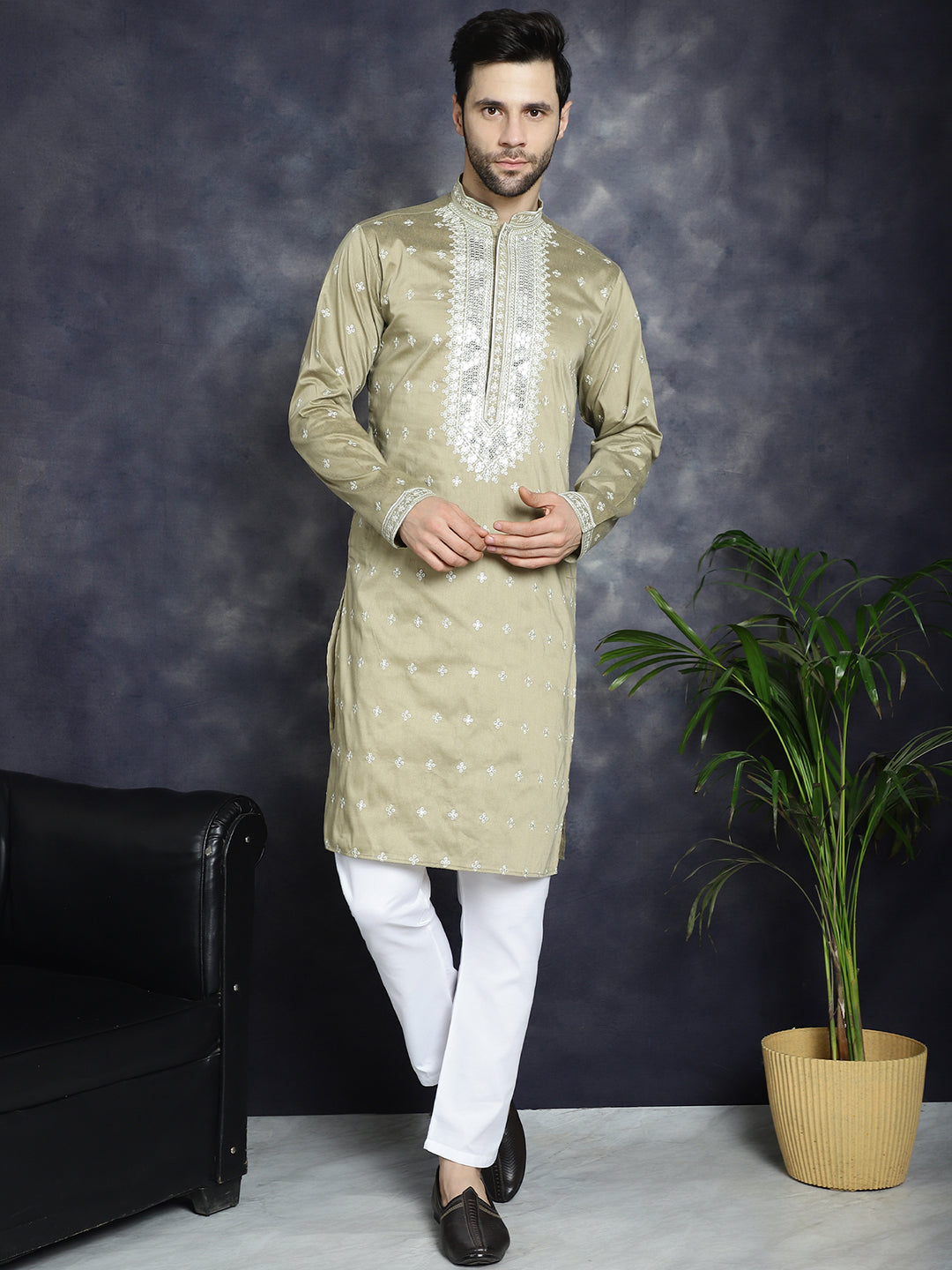 Men's Sequins Embroidered Kurta Pyjama Set - Taantav