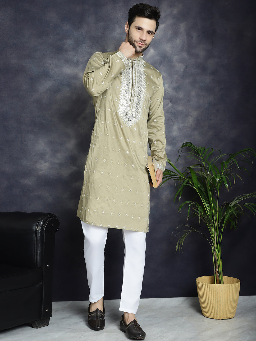 Men's Sequins Embroidered Kurta Pyjama Set - Taantav