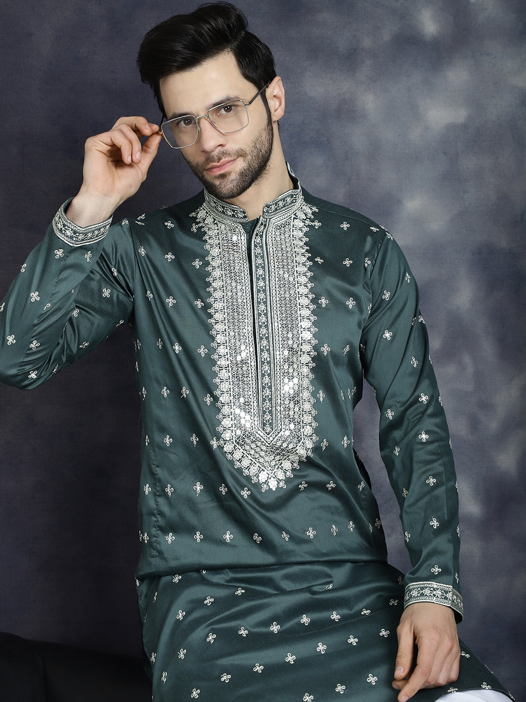 Men's Sequins Embroidered Kurta Pyjama Set - Taantav