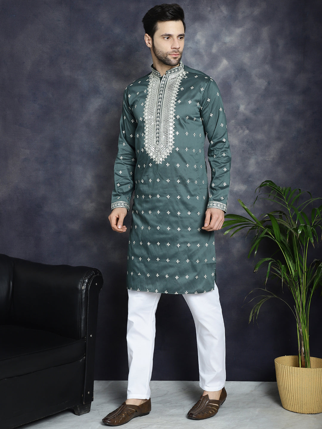 Men's Sequins Embroidered Kurta Pyjama Set - Taantav