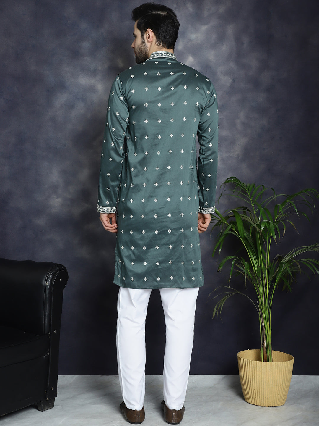 Men's Sequins Embroidered Kurta Pyjama Set - Taantav