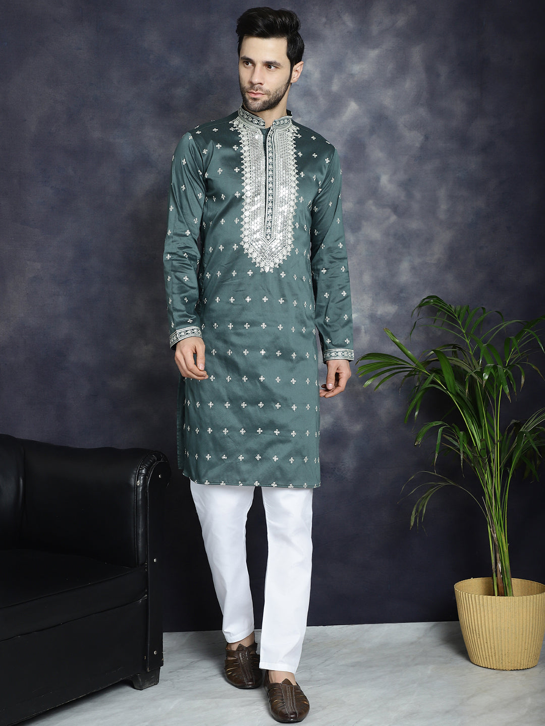 Men's Sequins Embroidered Kurta Pyjama Set - Taantav