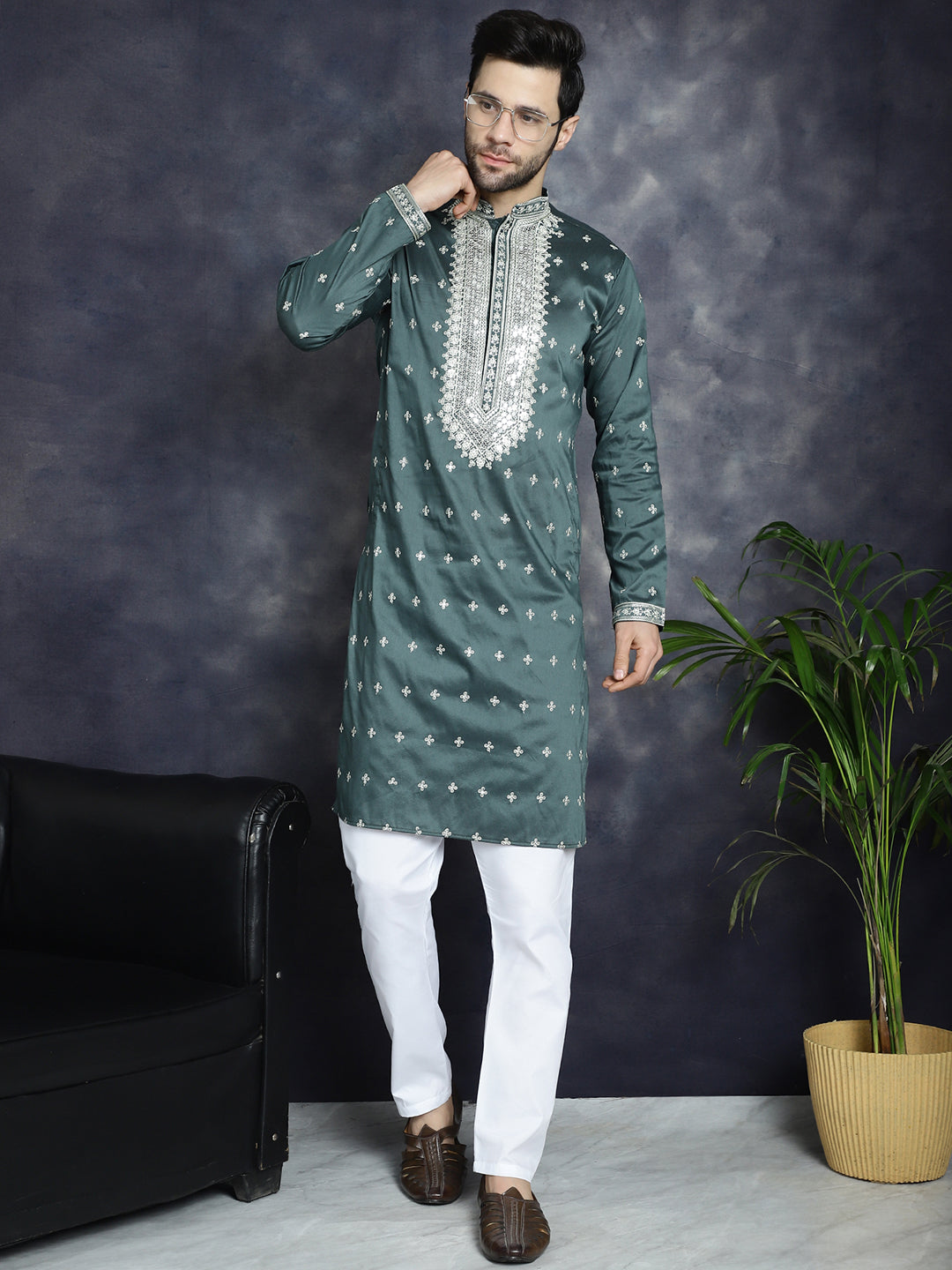 Men's Sequins Embroidered Kurta Pyjama Set - Taantav