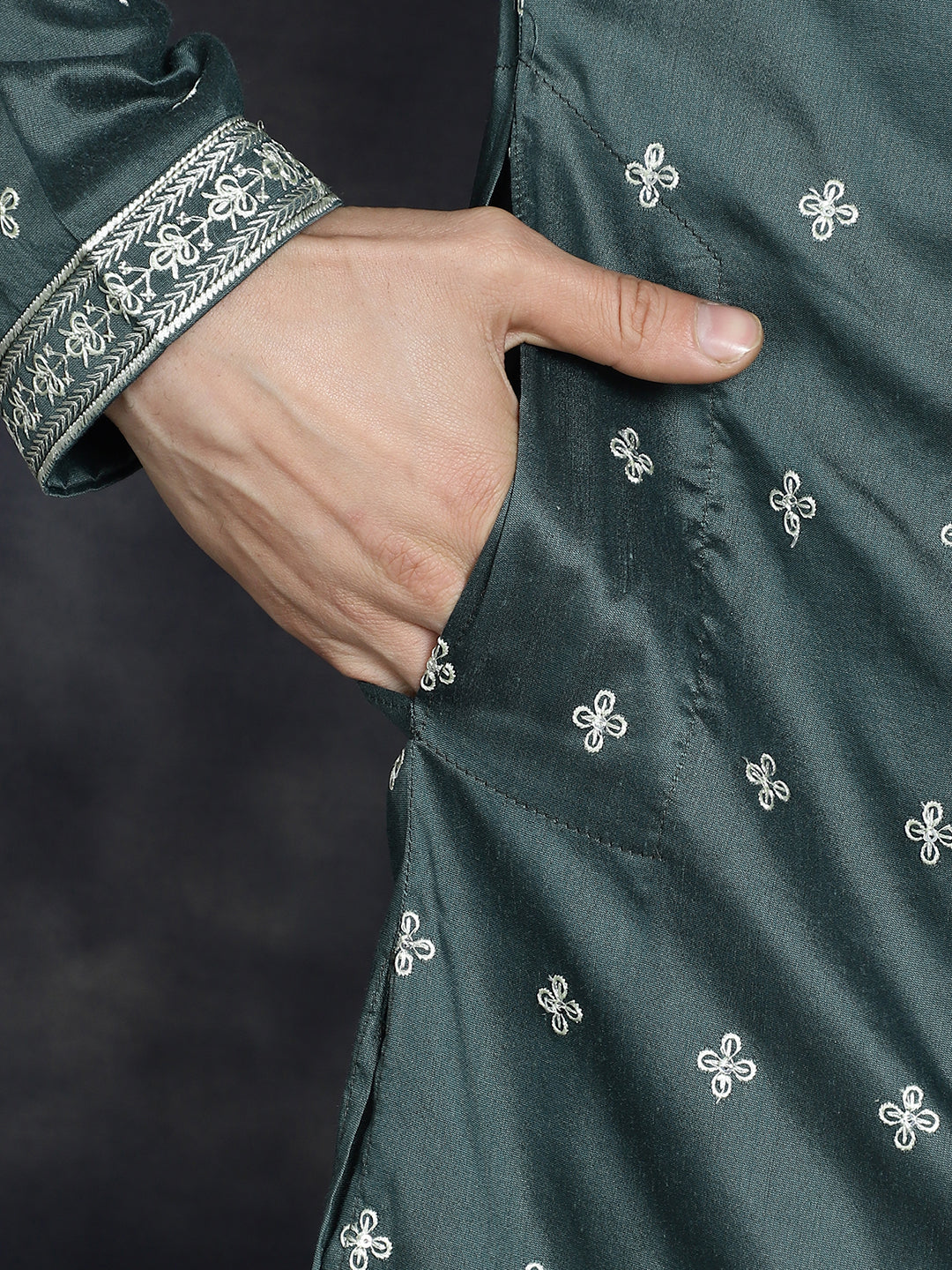 Men's Sequins Embroidered Kurta Pyjama Set - Taantav