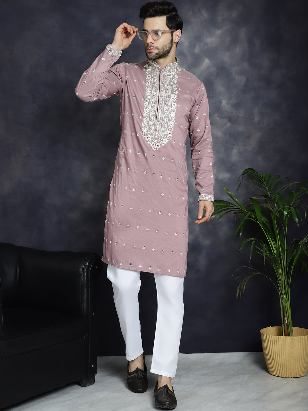 Men's Chikankari Embroidered Kurta Pyjama Set - Taantav