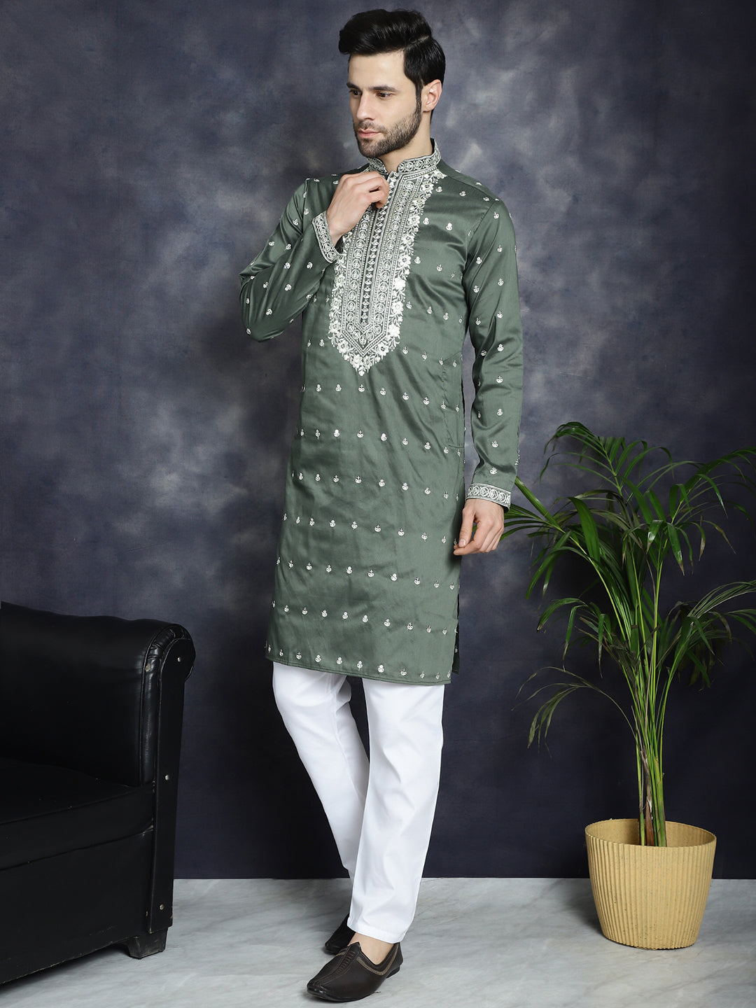 Men's Chikankari Embroidered Kurta Pyjama Set - Taantav