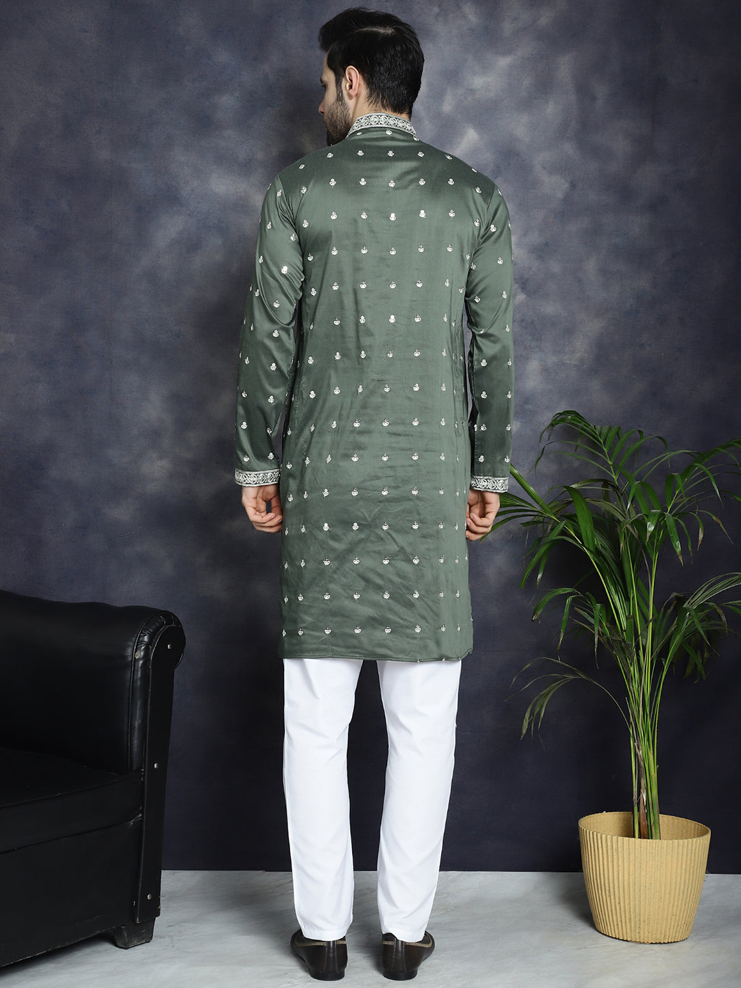 Men's Chikankari Embroidered Kurta Pyjama Set - Taantav