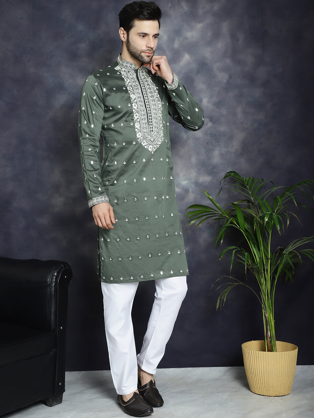 Men's Chikankari Embroidered Kurta Pyjama Set - Taantav