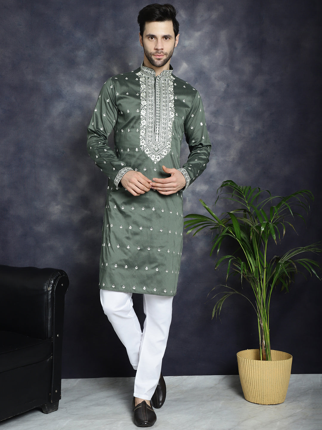 Men's Chikankari Embroidered Kurta Pyjama Set - Taantav