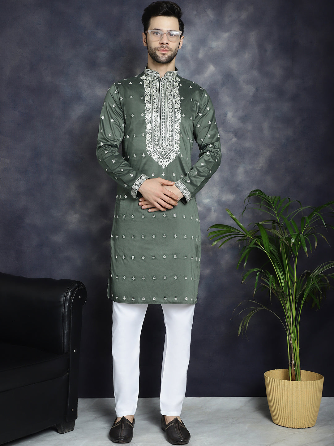 Men's Chikankari Embroidered Kurta Pyjama Set - Taantav