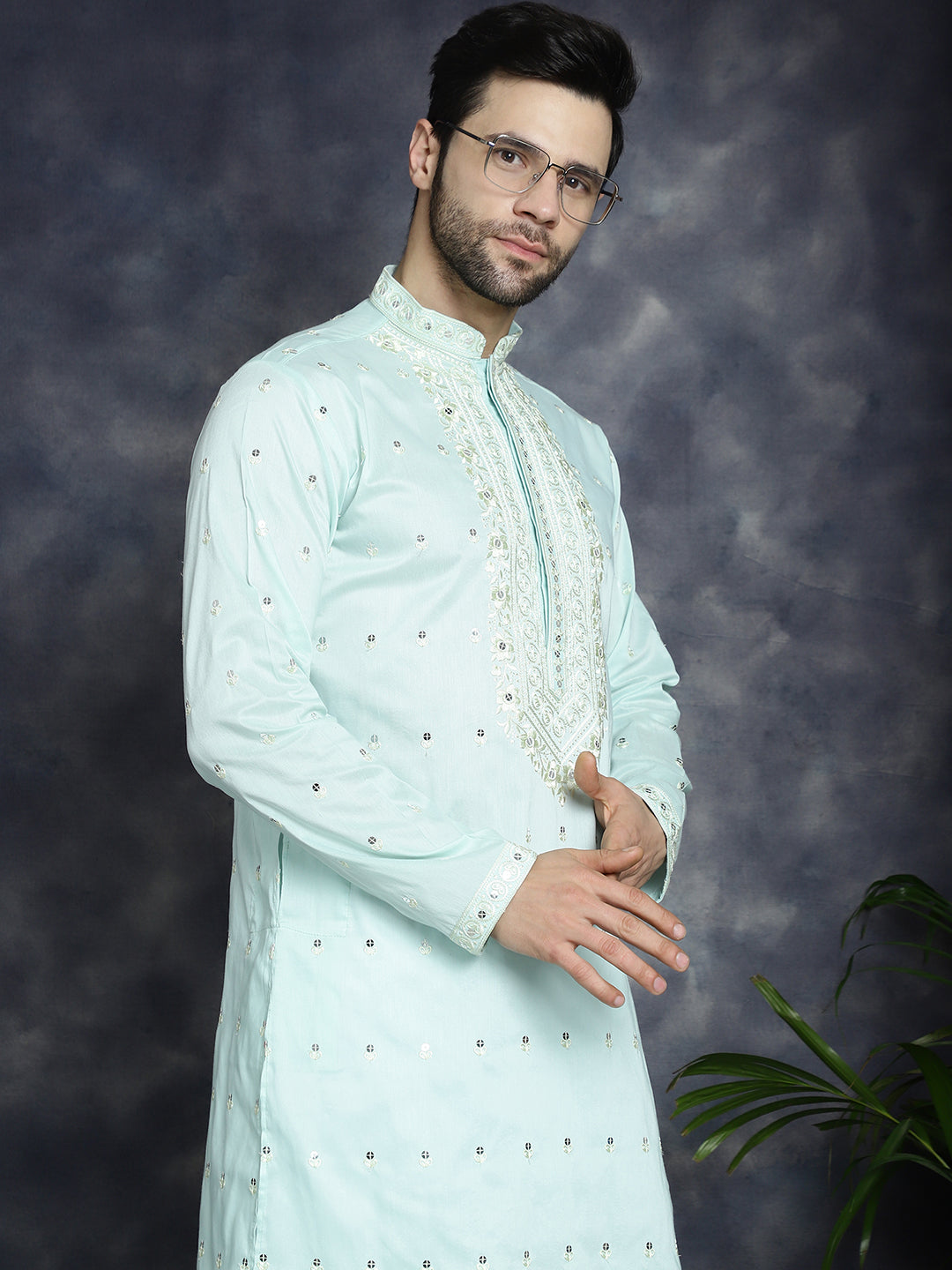 Men's Chikankari Embroidered Kurta Pyjama Set - Taantav