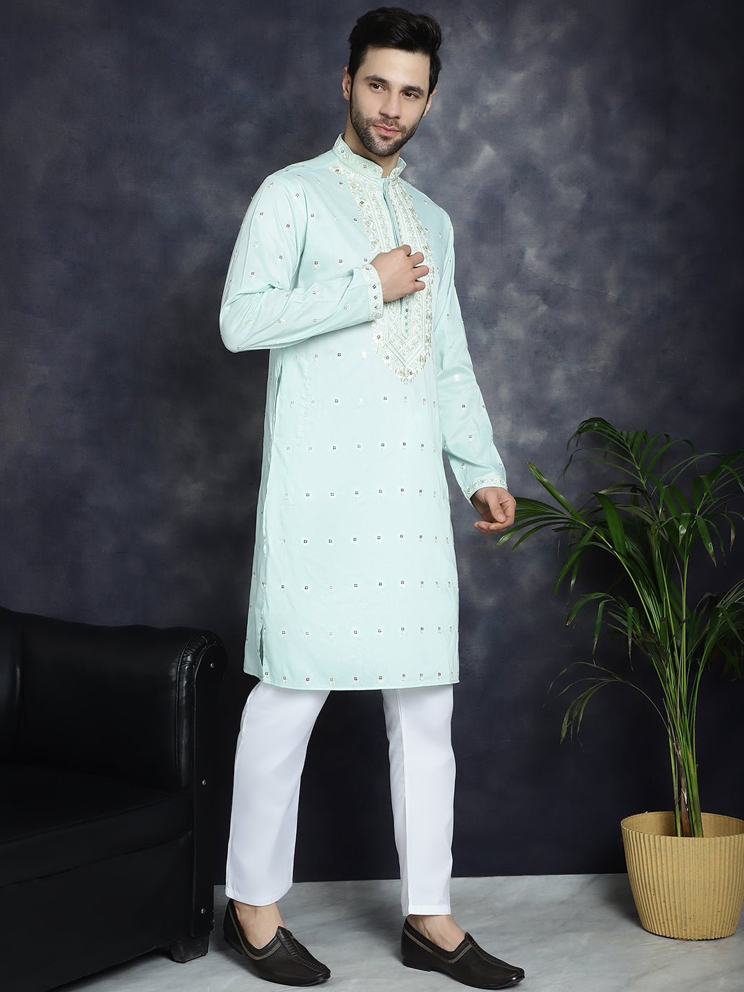 Men's Chikankari Embroidered Kurta Pyjama Set - Taantav