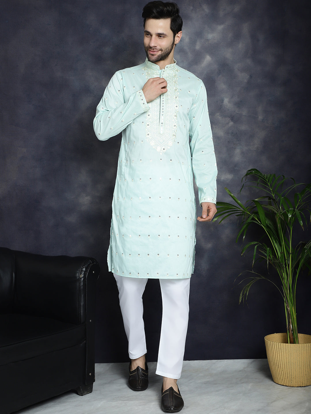 Men's Chikankari Embroidered Kurta Pyjama Set - Taantav