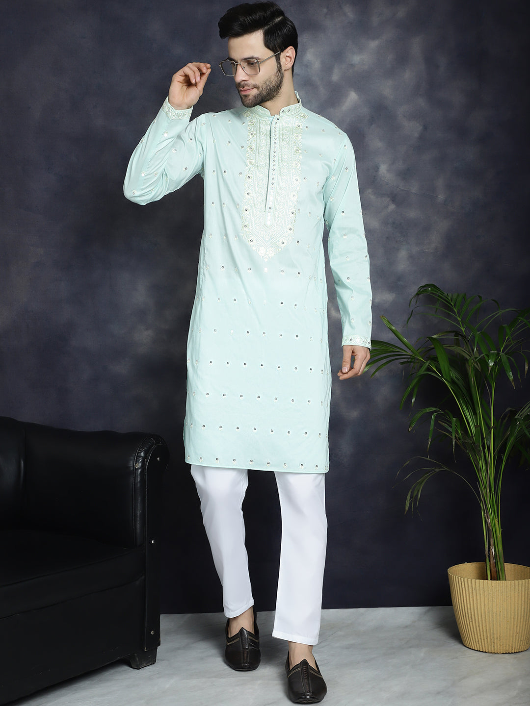 Men's Chikankari Embroidered Kurta Pyjama Set - Taantav