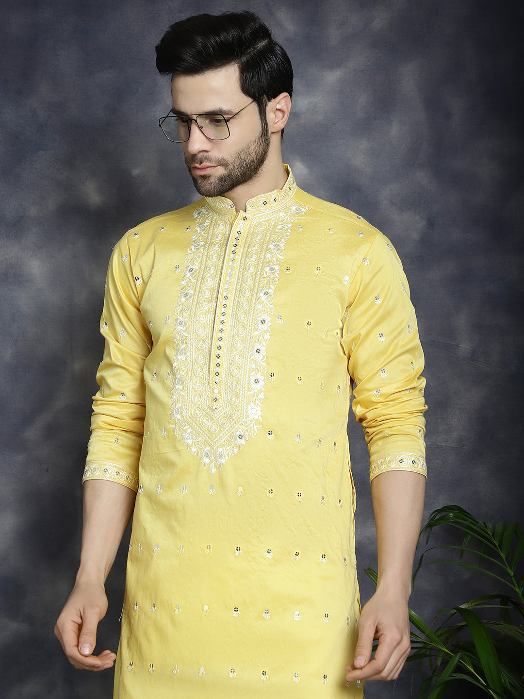 Men's Chikankari Embroidered Kurta Pyjama Set - Taantav