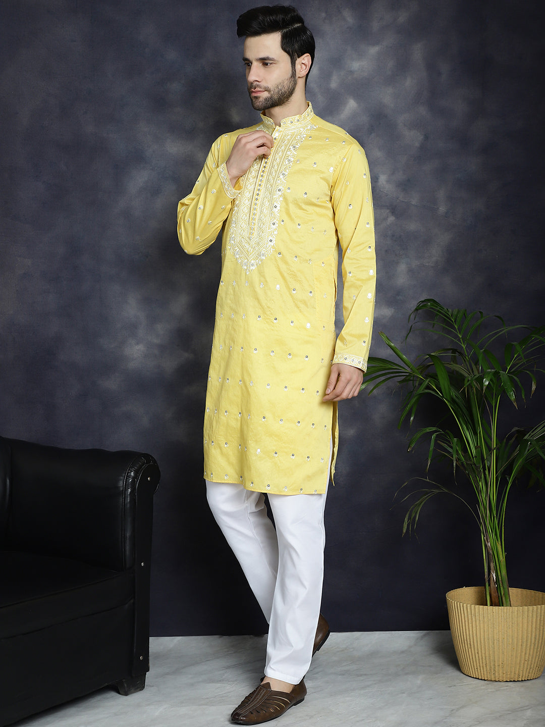 Men's Chikankari Embroidered Kurta Pyjama Set - Taantav