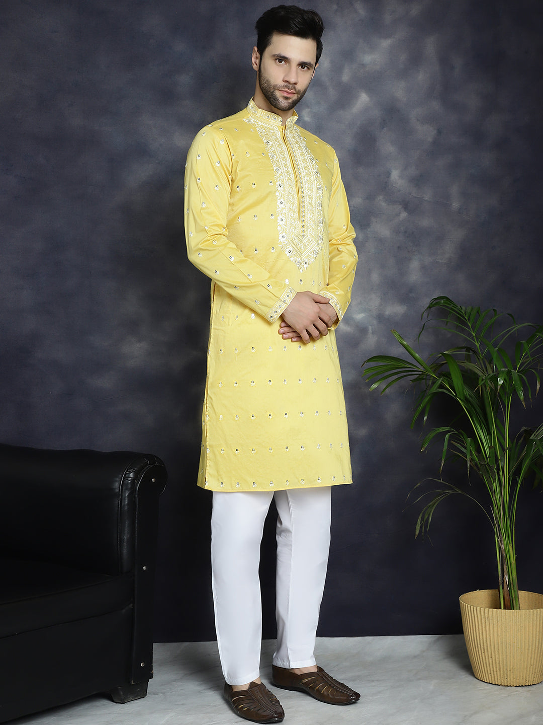 Men's Chikankari Embroidered Kurta Pyjama Set - Taantav