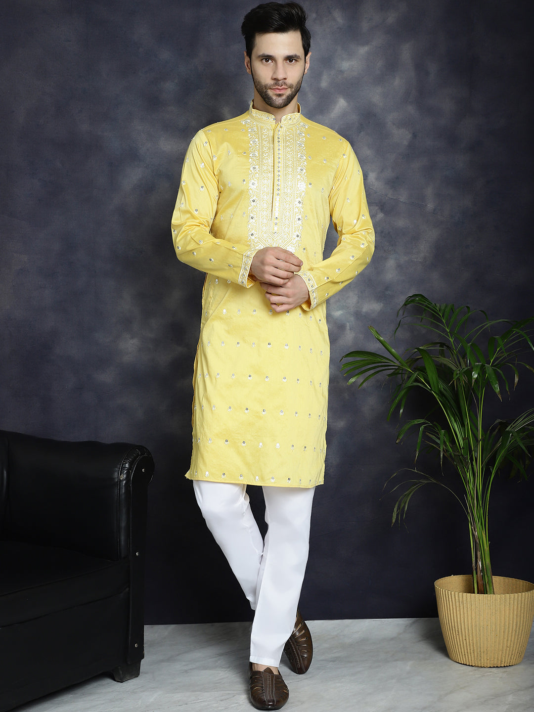 Men's Chikankari Embroidered Kurta Pyjama Set - Taantav