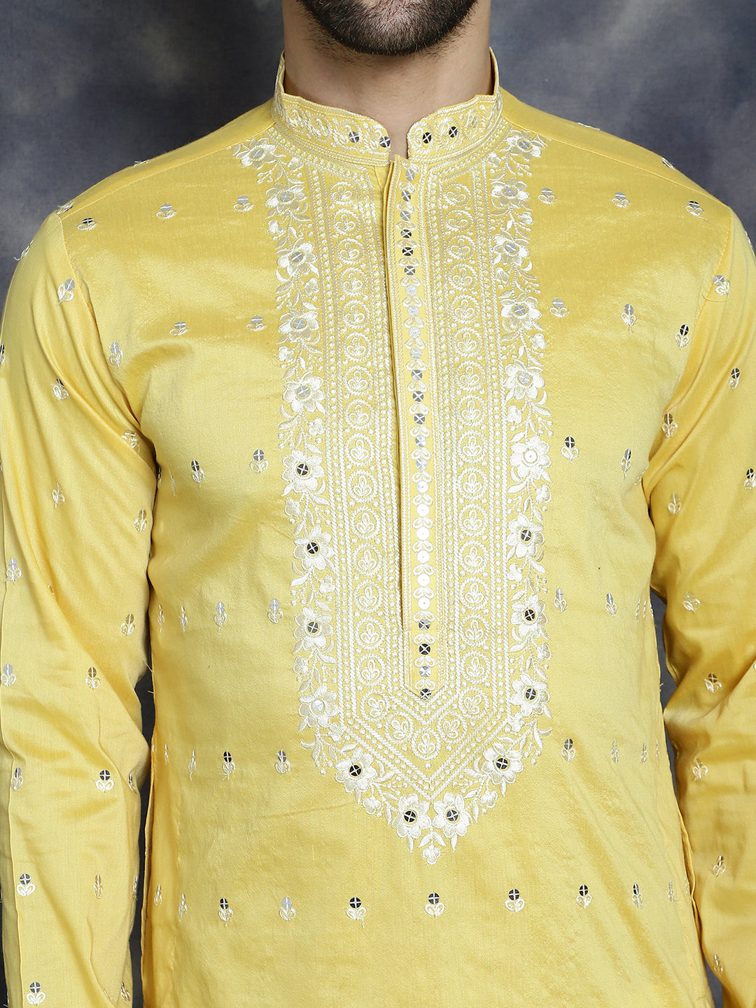 Men's Chikankari Embroidered Kurta Pyjama Set - Taantav