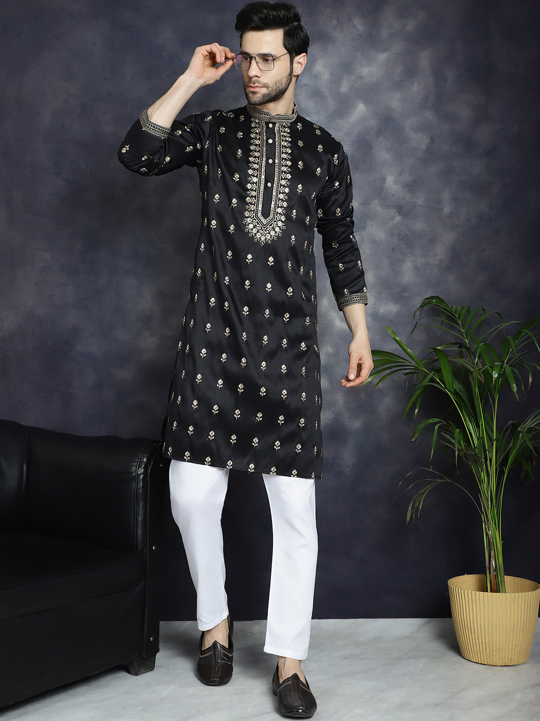 Men's Black Chikankari Embroidered Kurta With Pyjama - Taantav