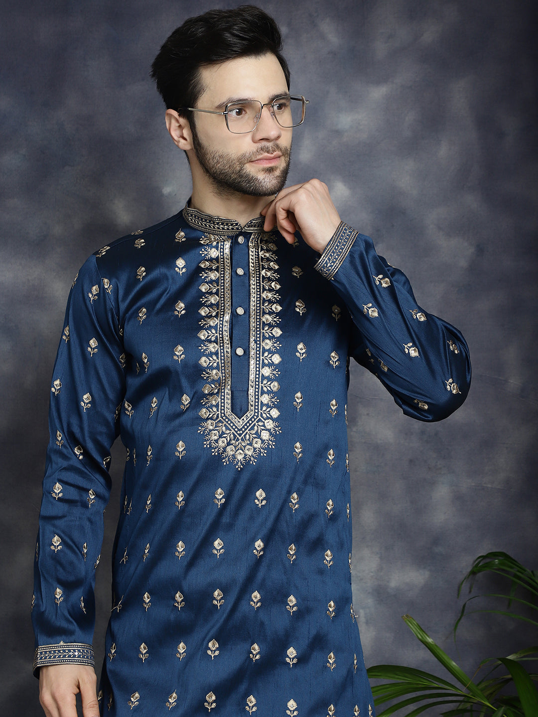 Men's Navy Blue Chikankari Embroidered Kurta With Pyjama - Taantav