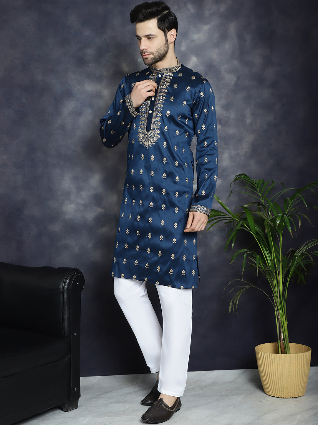 Men's Navy Blue Chikankari Embroidered Kurta With Pyjama - Taantav