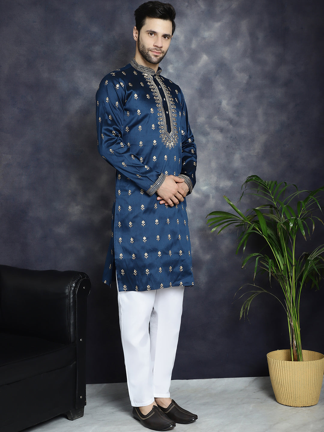 Men's Navy Blue Chikankari Embroidered Kurta With Pyjama - Taantav