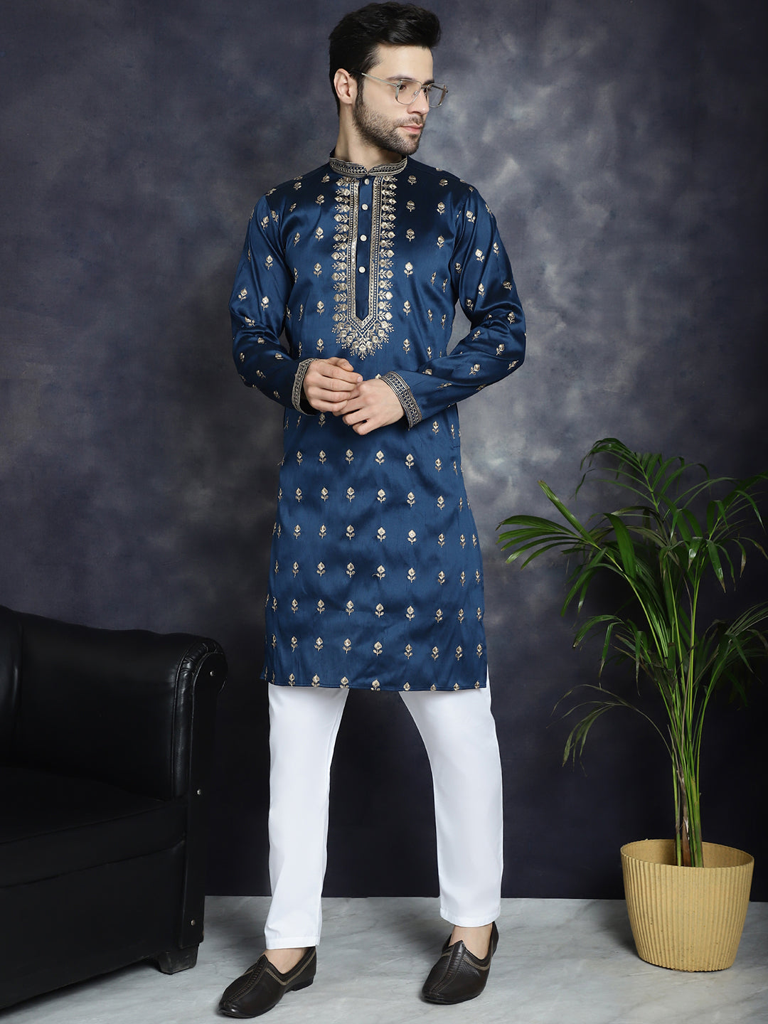 Men's Navy Blue Chikankari Embroidered Kurta With Pyjama - Taantav