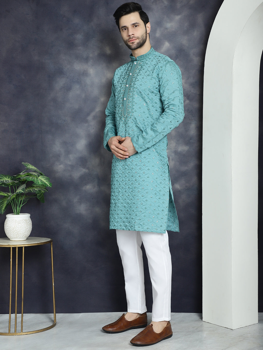 Men's Sequins Embroidered Kurta With Pyjama - Taantav