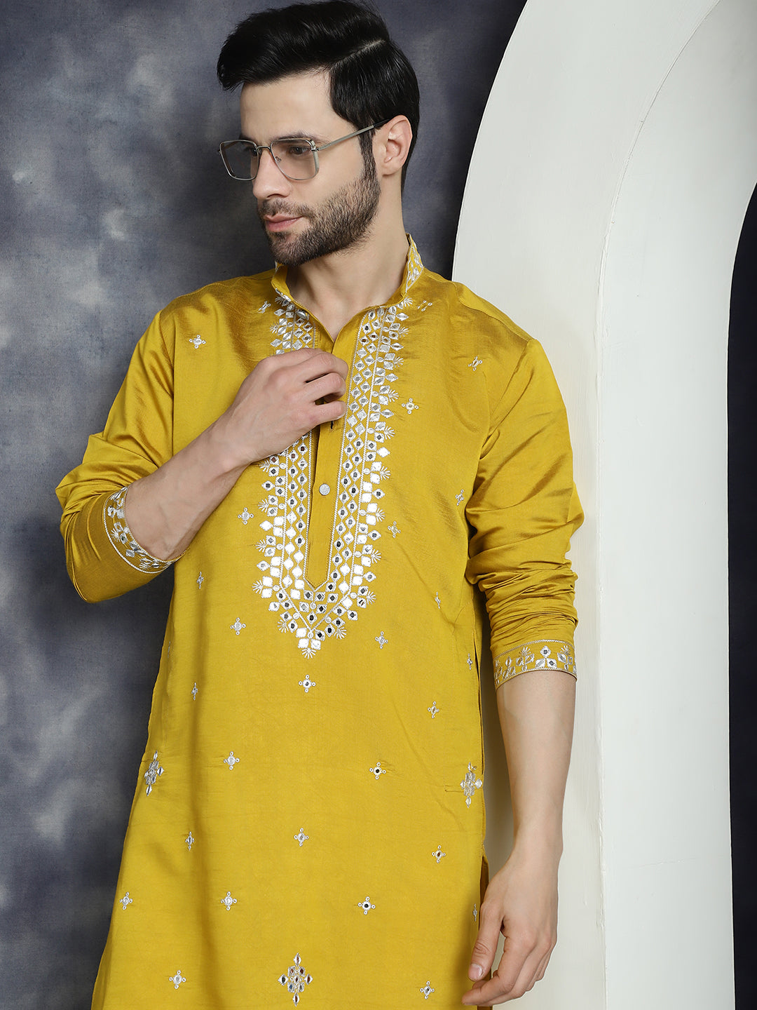 Men's Embroidered Kurta With Pyjama - Taantav