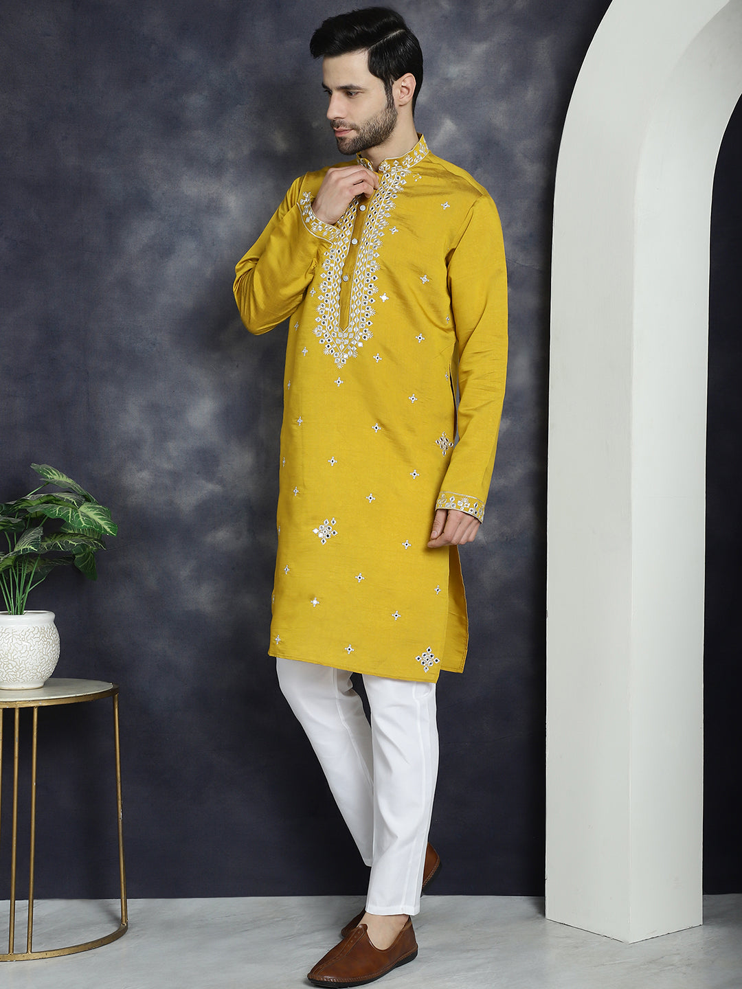 Men's Embroidered Kurta With Pyjama - Taantav