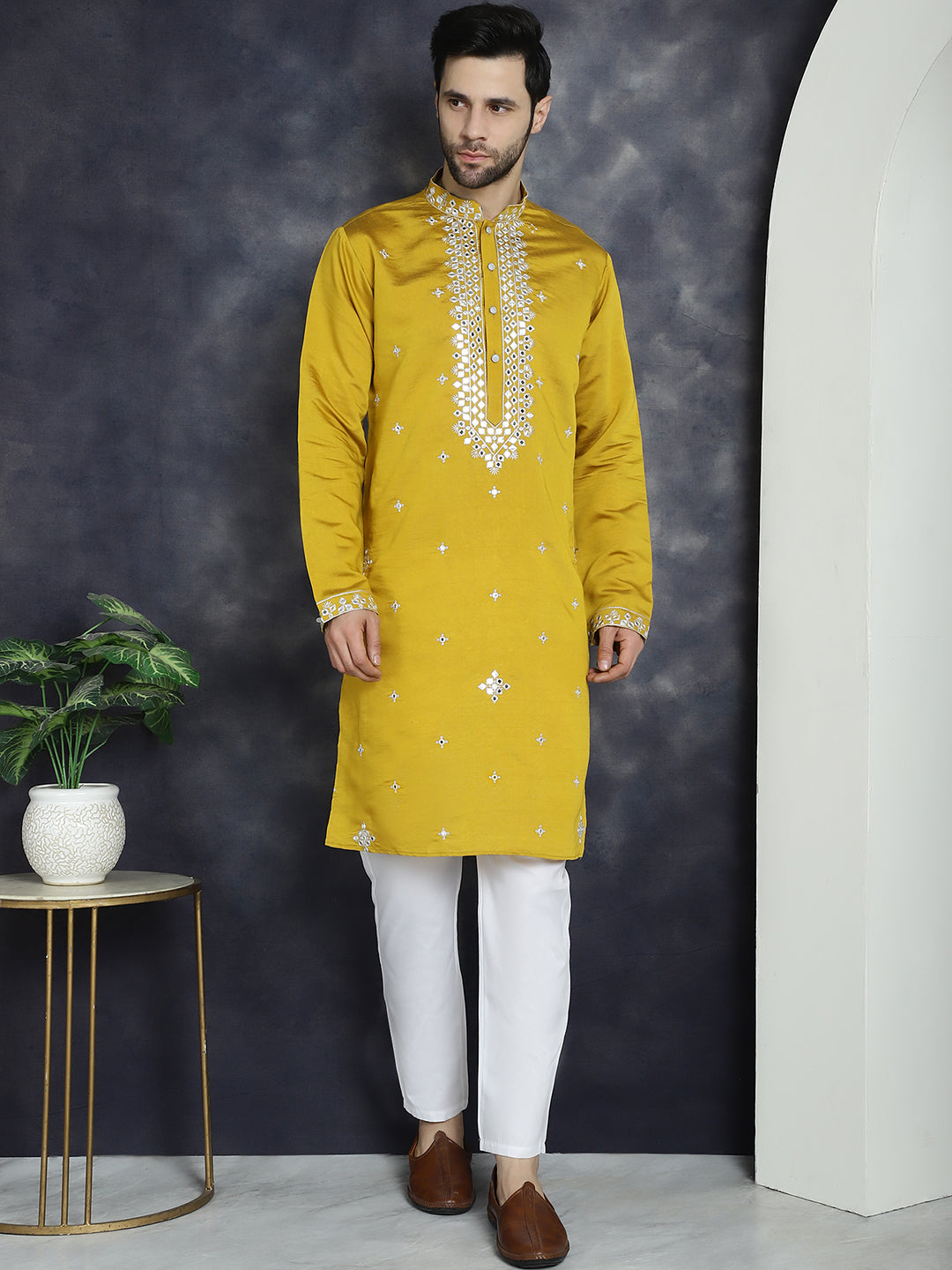 Men's Embroidered Kurta With Pyjama - Taantav