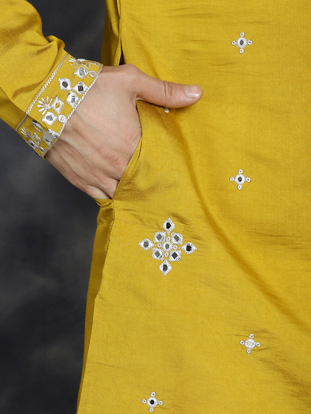 Men's Embroidered Kurta With Pyjama - Taantav