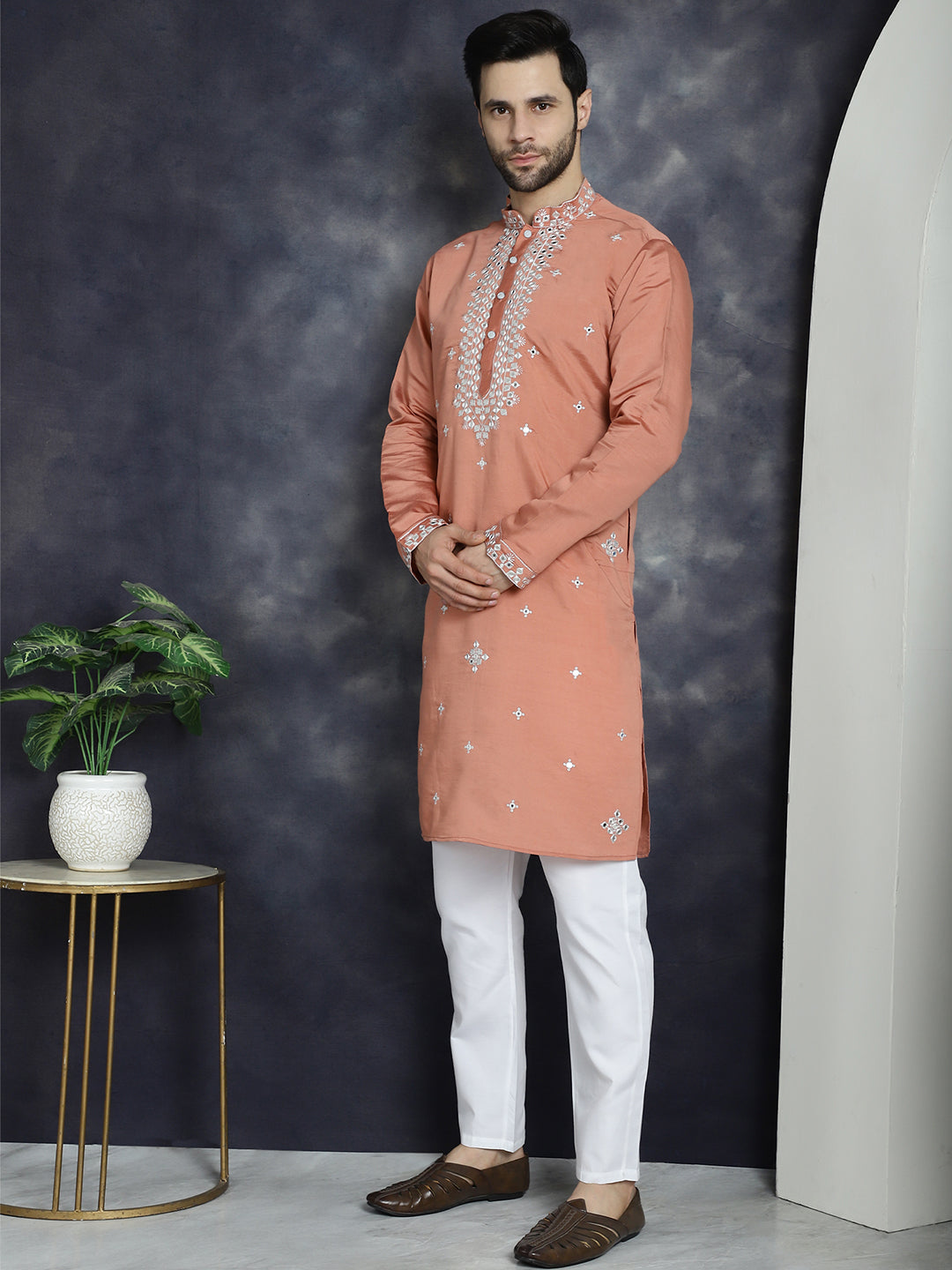 Men's Embroidered Kurta With Pyjama - Taantav