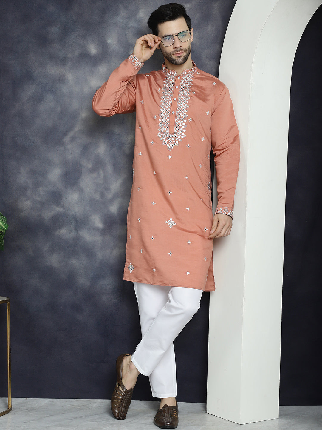 Men's Embroidered Kurta With Pyjama - Taantav