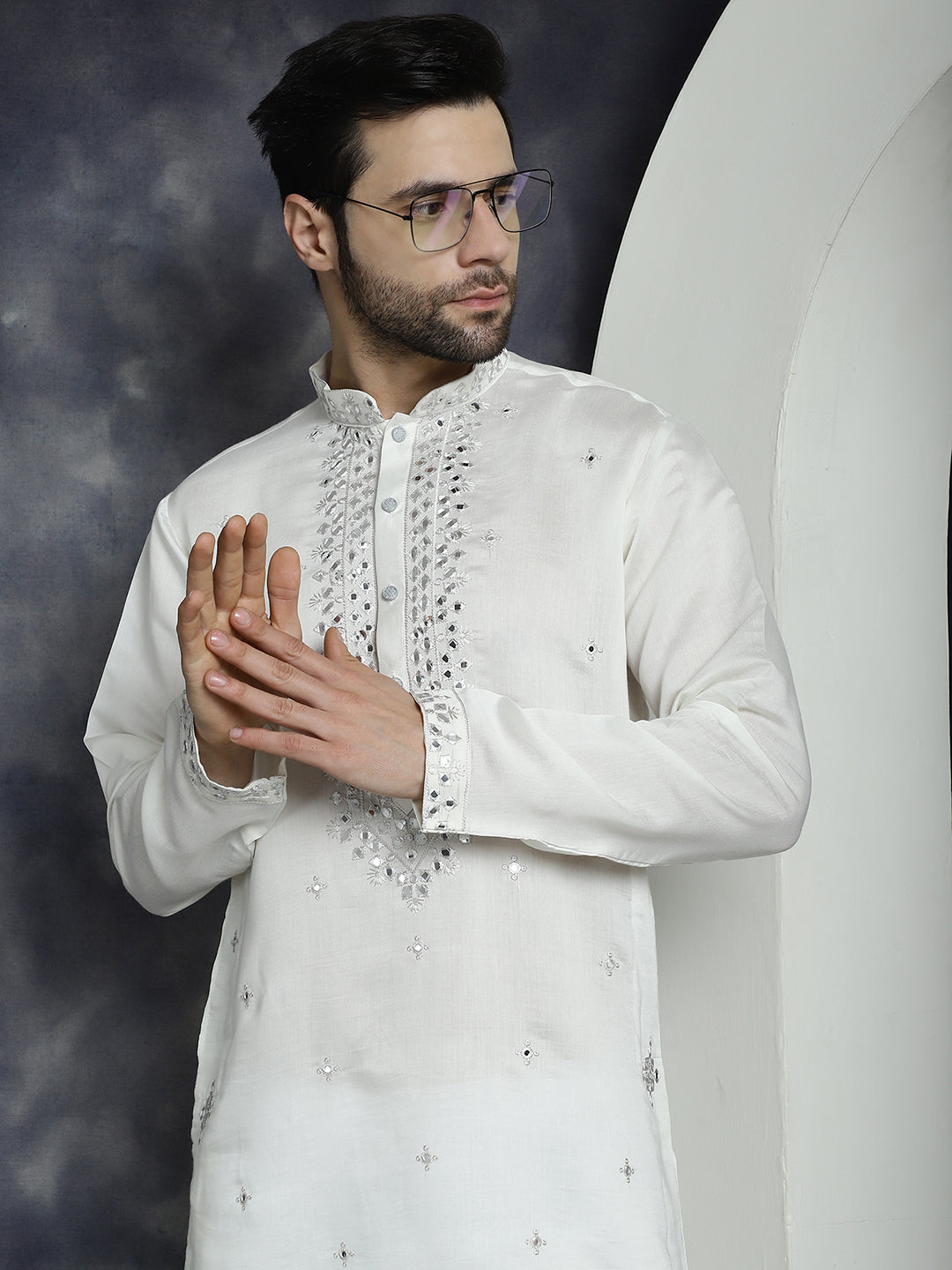 Men's Embroidered Kurta With Pyjama - Taantav