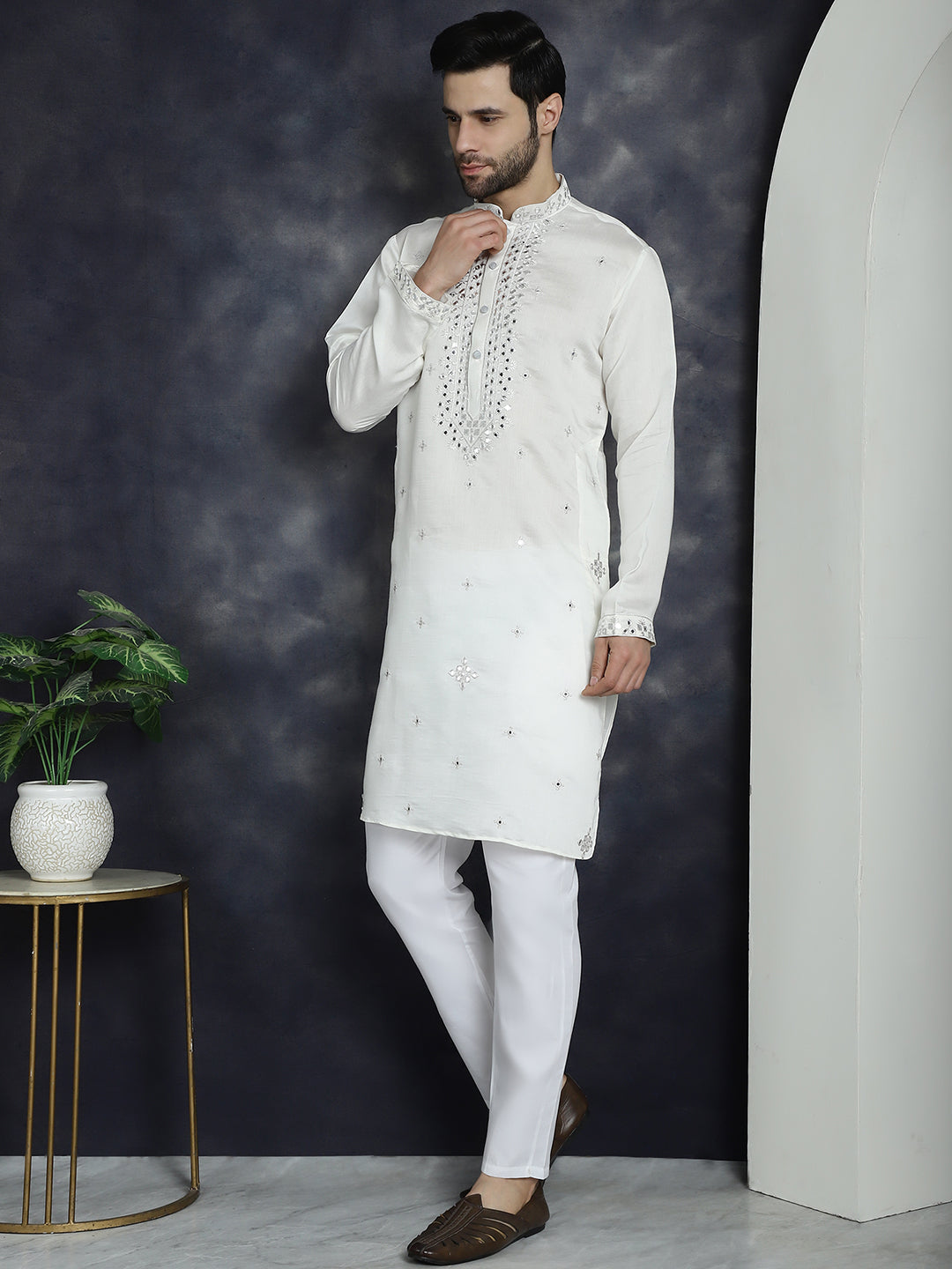 Men's Embroidered Kurta With Pyjama - Taantav