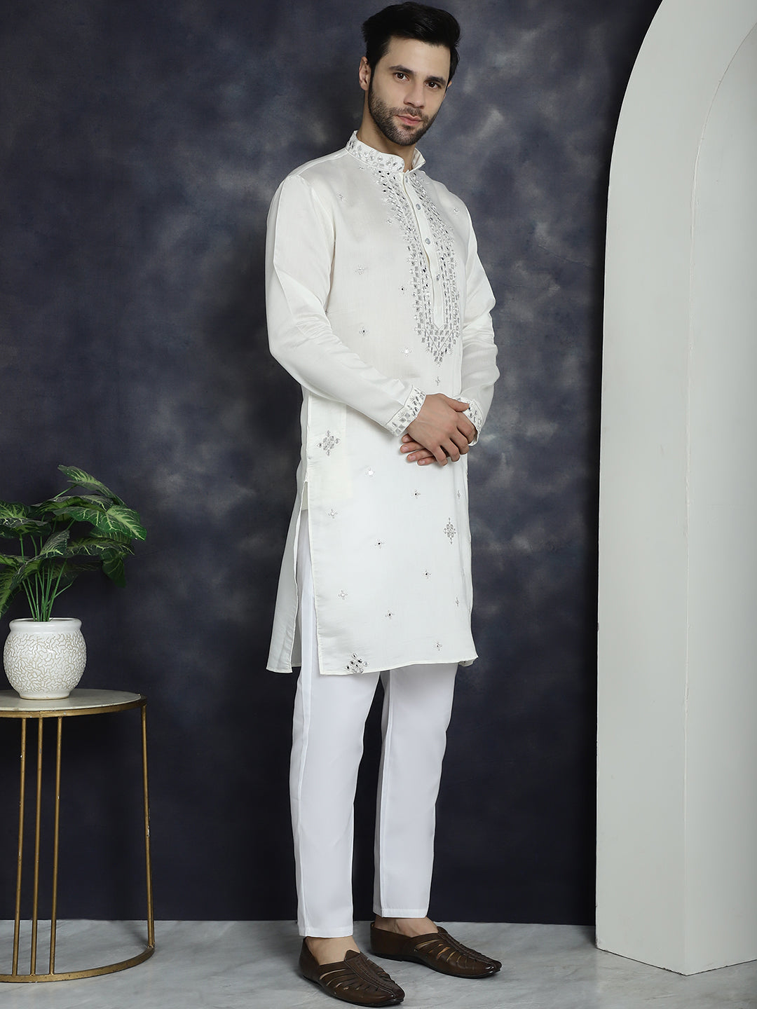 Men's Embroidered Kurta With Pyjama - Taantav