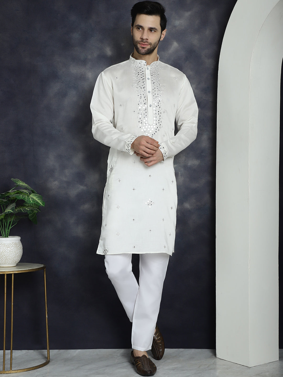 Men's Embroidered Kurta With Pyjama - Taantav