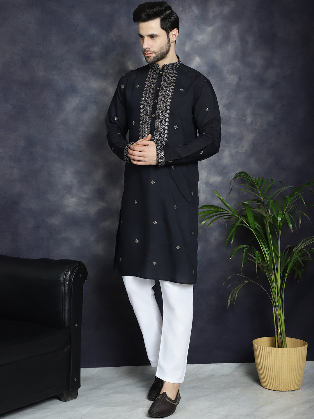 Men's Sequins Embroidered Kurta With Pyjama - Taantav