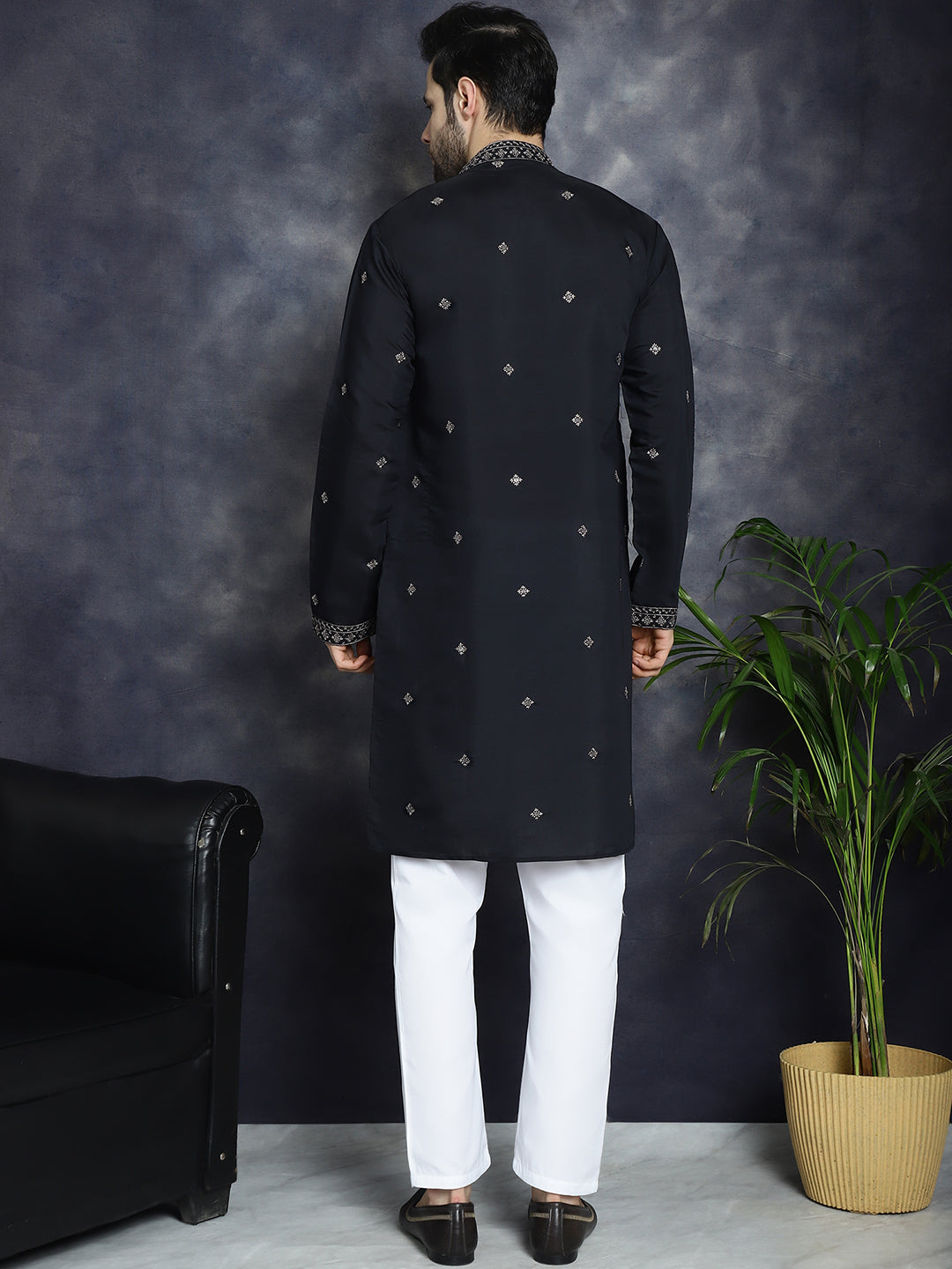 Men's Sequins Embroidered Kurta With Pyjama - Taantav