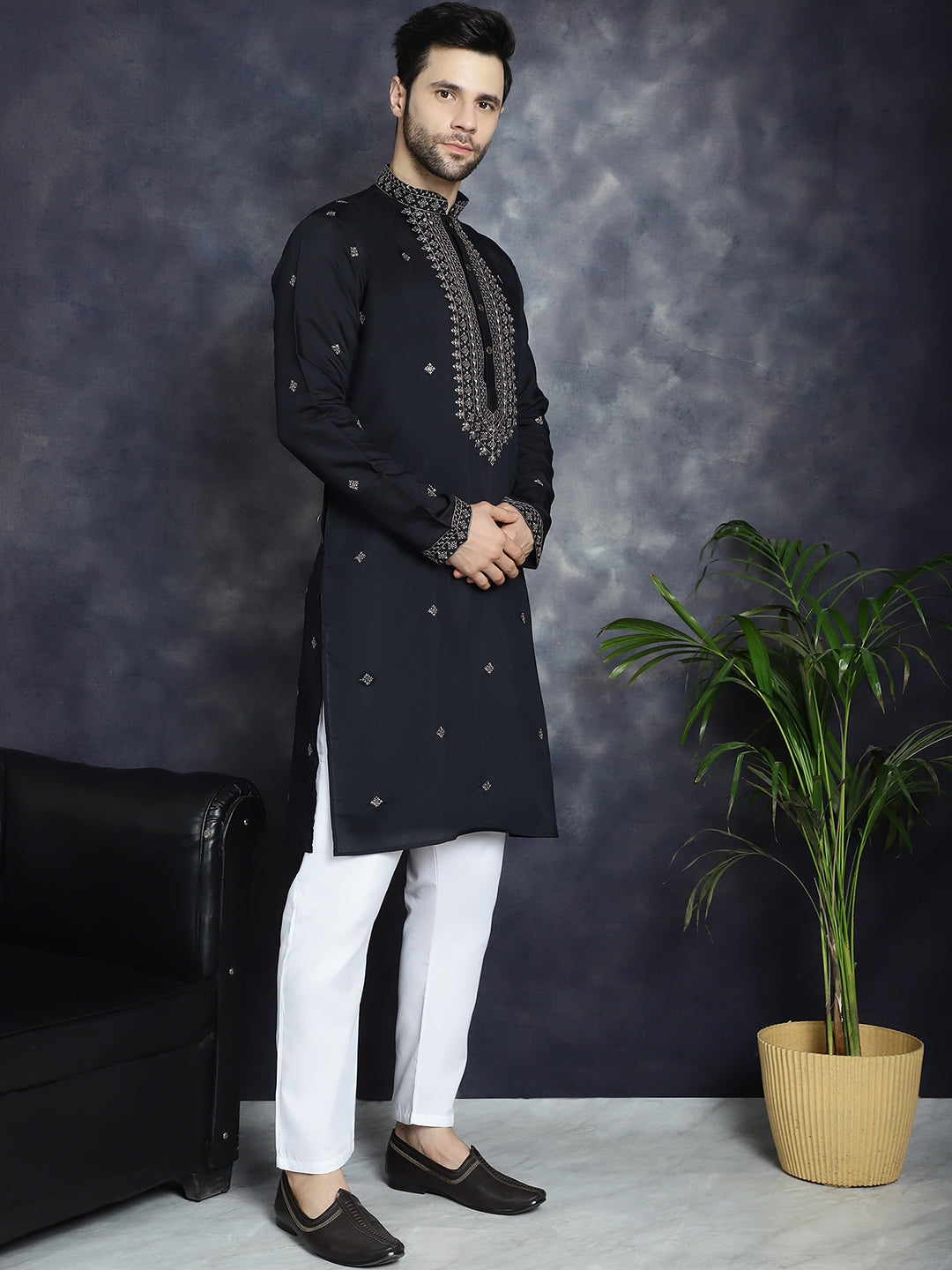 Men's Sequins Embroidered Kurta With Pyjama - Taantav