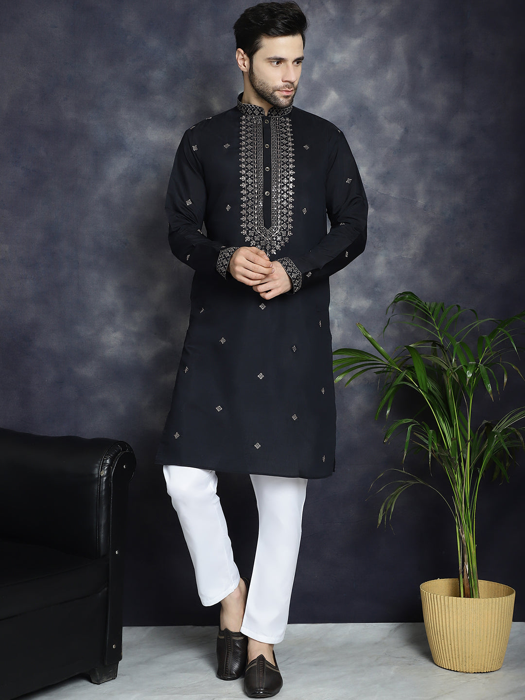 Men's Sequins Embroidered Kurta With Pyjama - Taantav