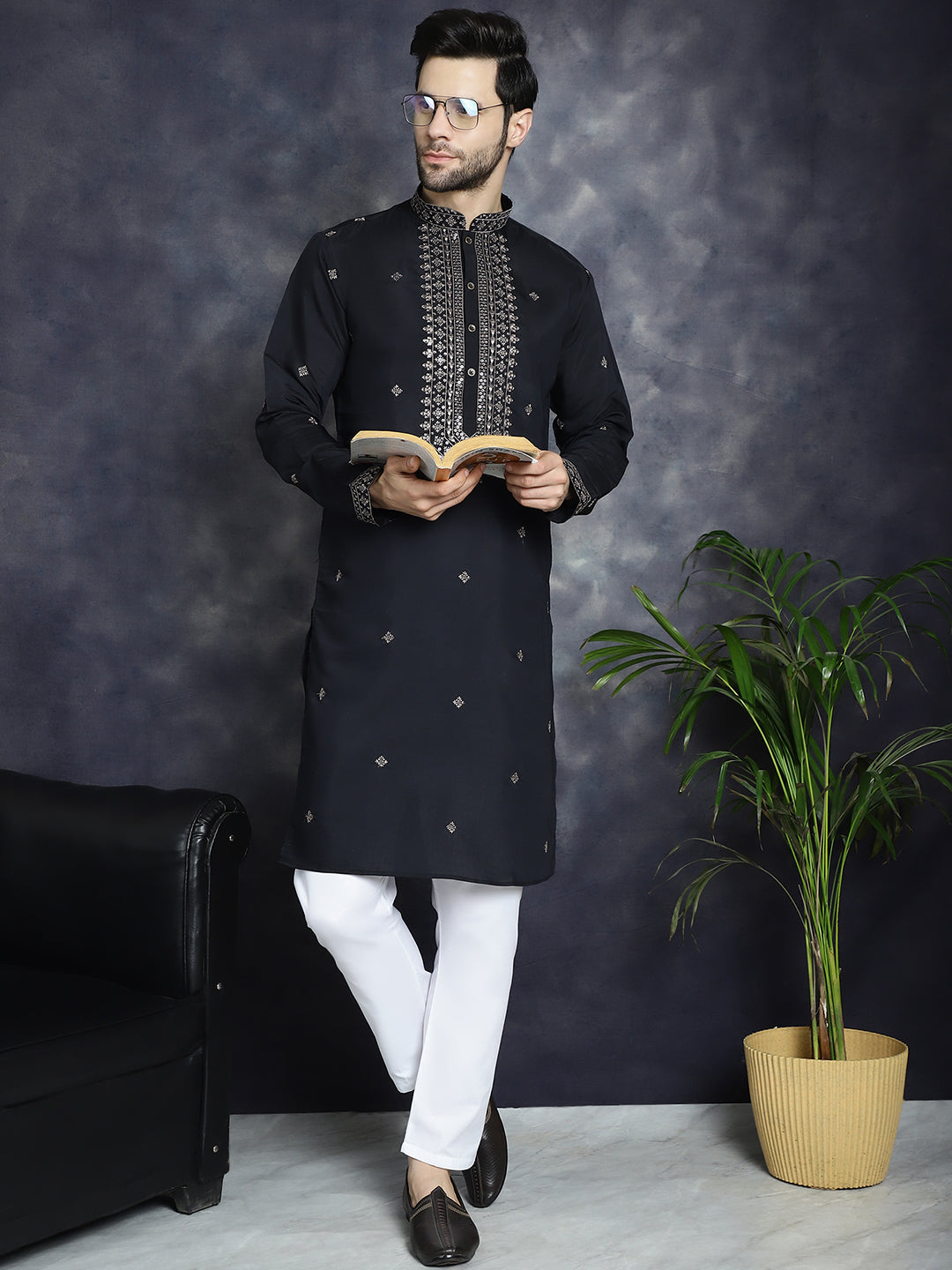 Men's Sequins Embroidered Kurta With Pyjama - Taantav