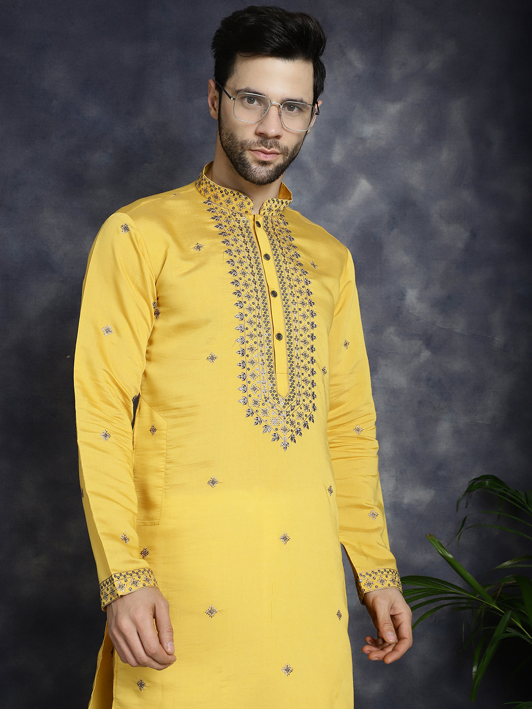 Men's Sequins Embroidered Kurta With Pyjama - Taantav