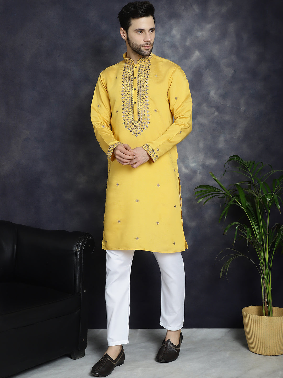 Men's Sequins Embroidered Kurta With Pyjama - Taantav