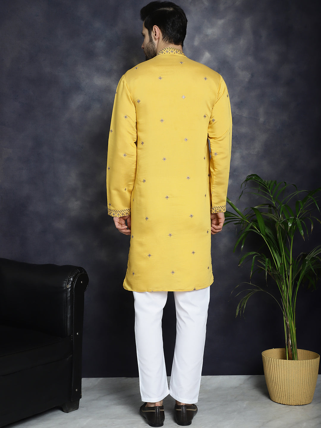 Men's Sequins Embroidered Kurta With Pyjama - Taantav